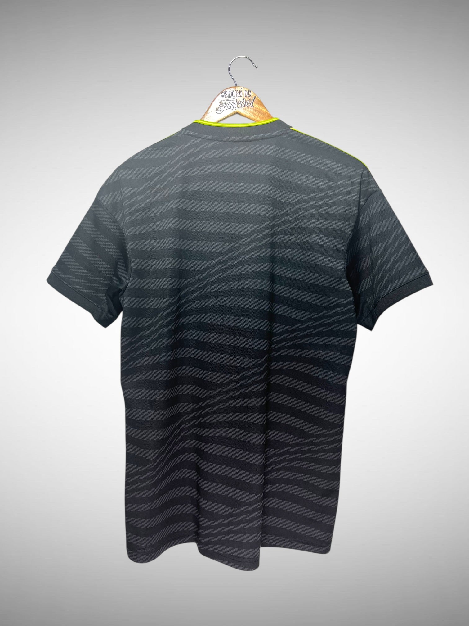 Real Madrid 2022 Terceira Camisa Tam M.