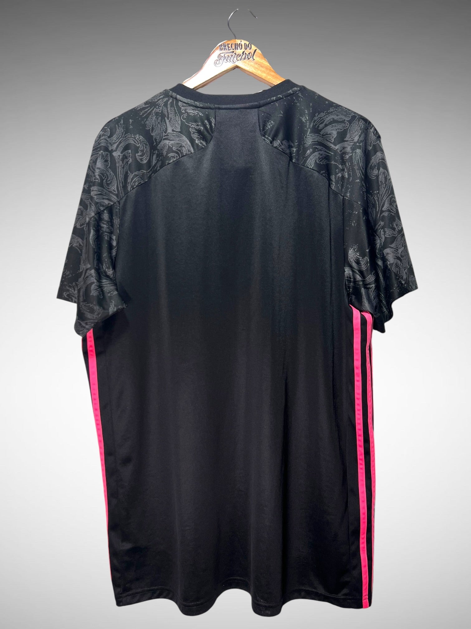 Real Madrid 2020 Terceira Camisa Tam GG.