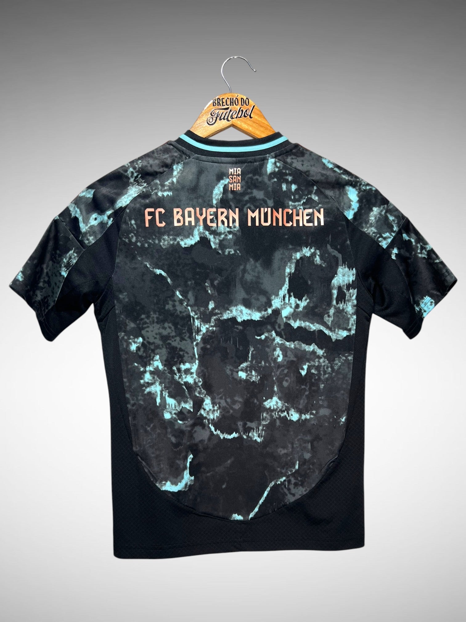 Bayern de Munique 2024 Segunda Camisa Tam 12 anos Infantil.