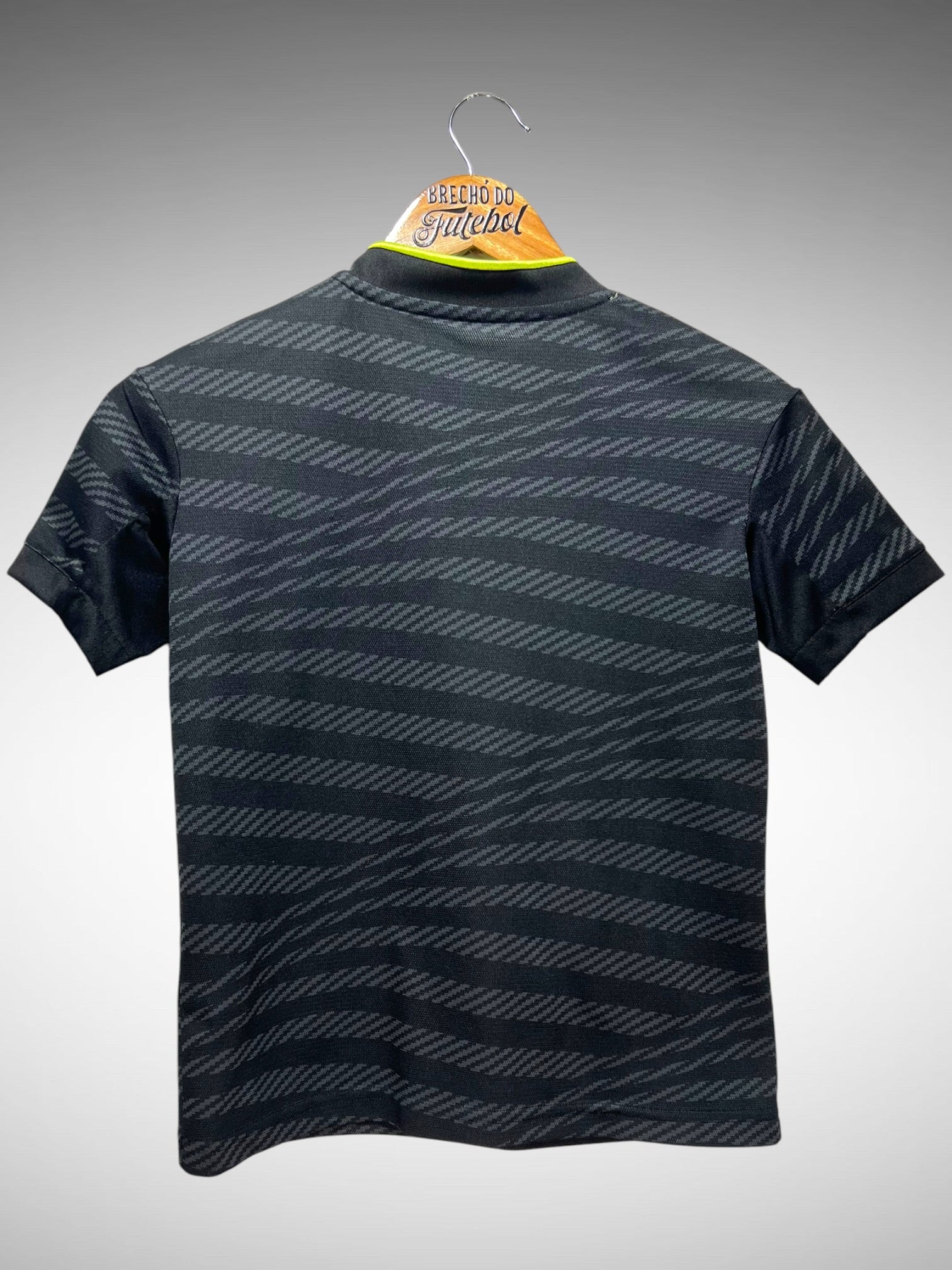 Real Madrid 2022 Terceira Camisa Tam 10 anos Infantil.