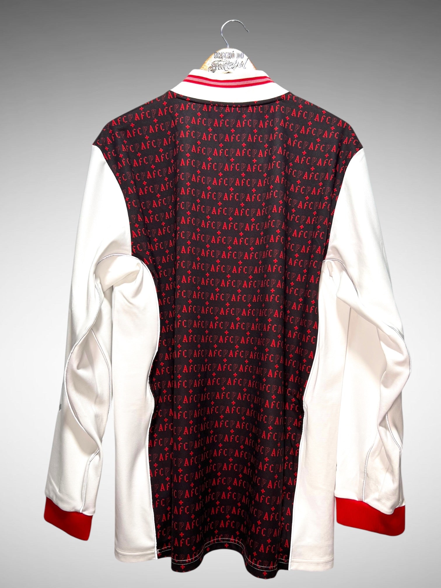 Arsenal 2026 Camisa Places + Faces Lifestyler Tam G Mangas Longas.