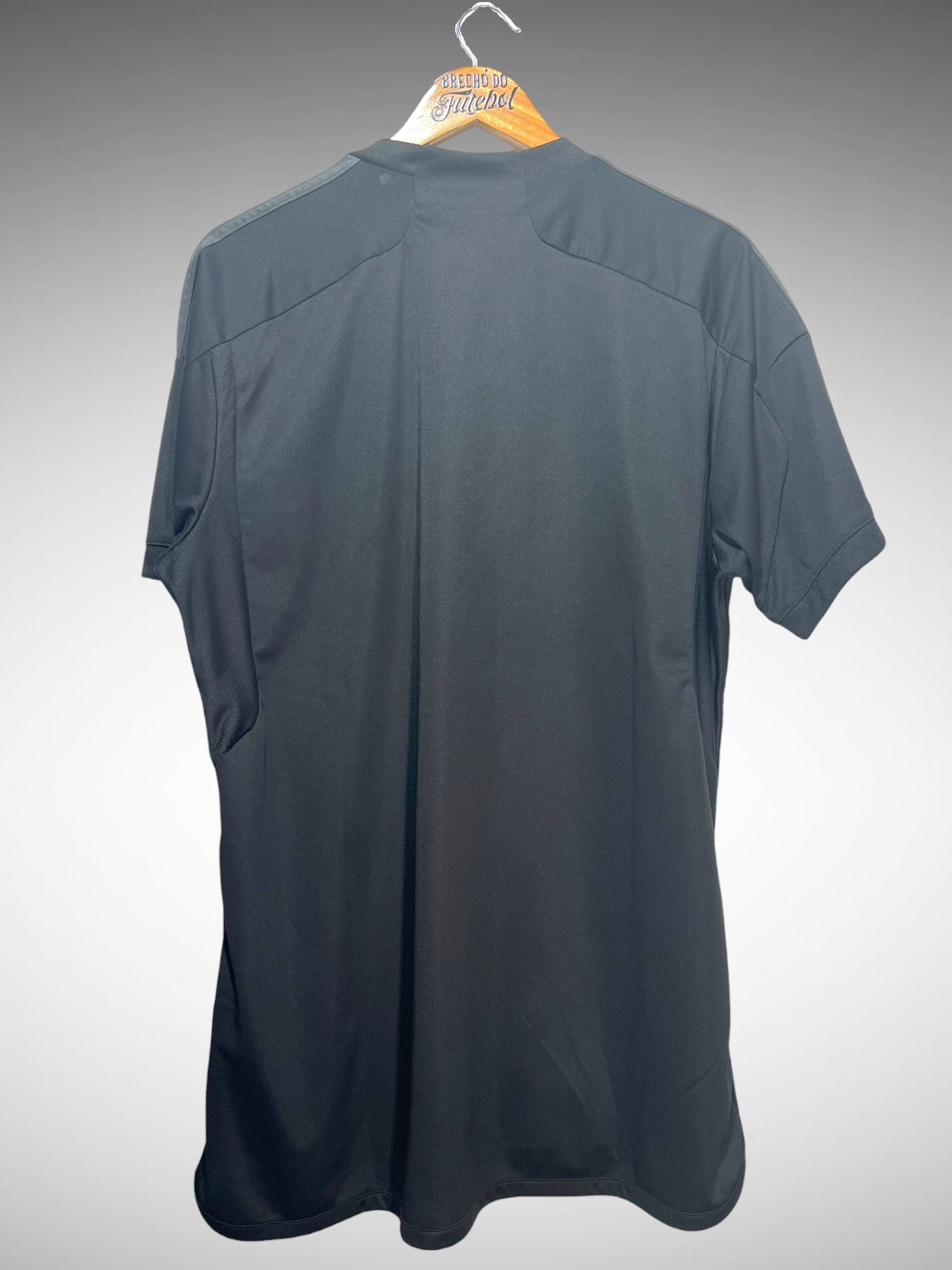 Real Madrid 2023 Terceira Camisa Tam GG.