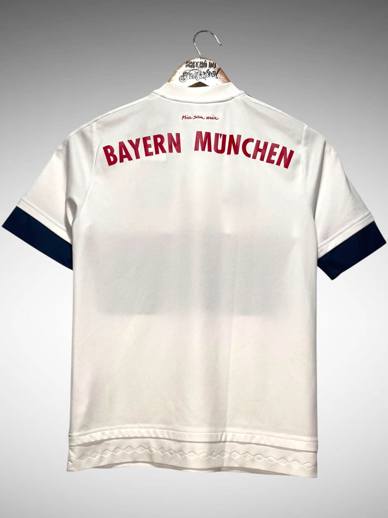 Bayern de Munique 2015 Segunda Camisa Tam 14 anos Infantil.