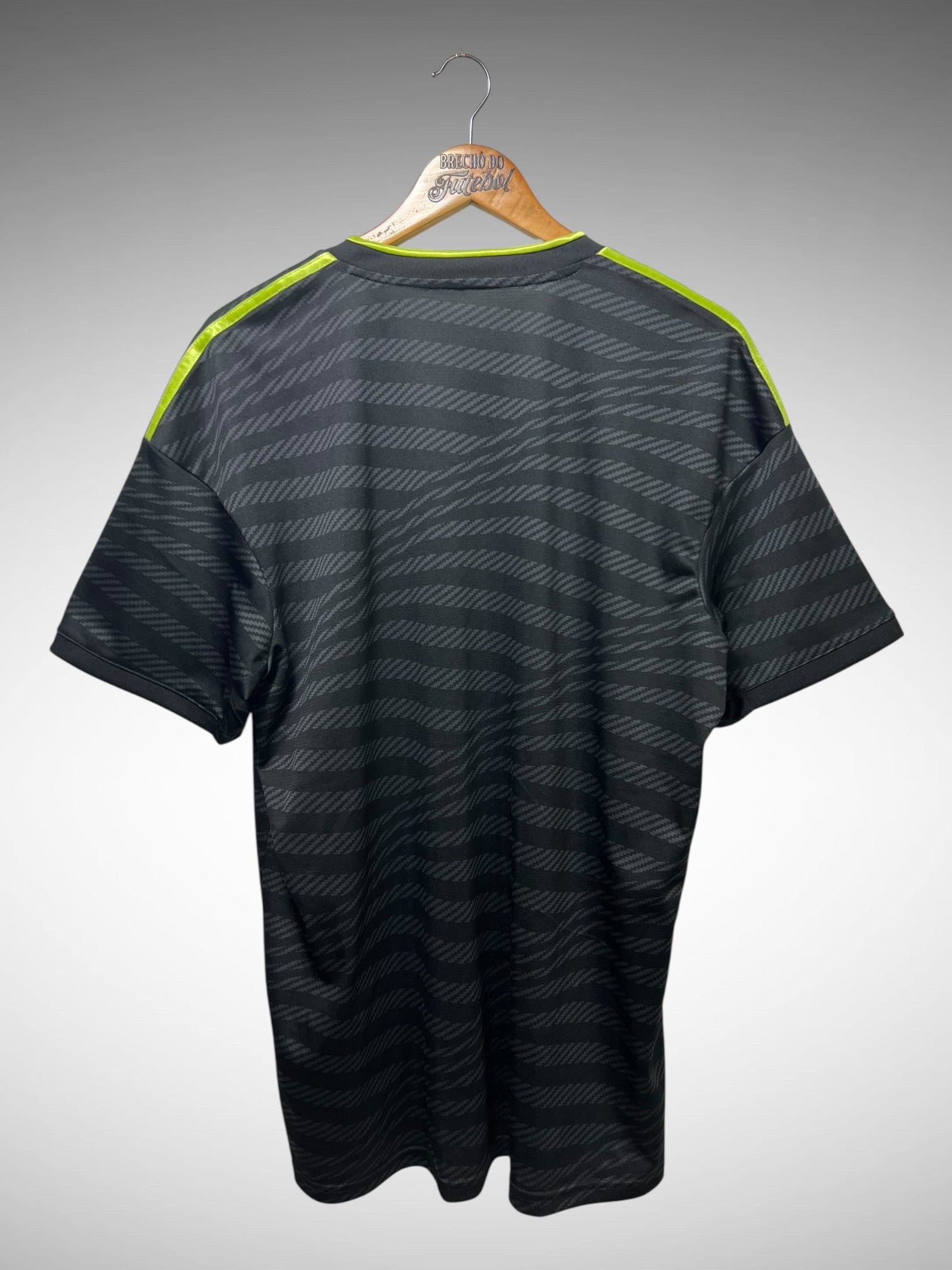 Real Madrid 2022 Terceira Camisa Tam GG.