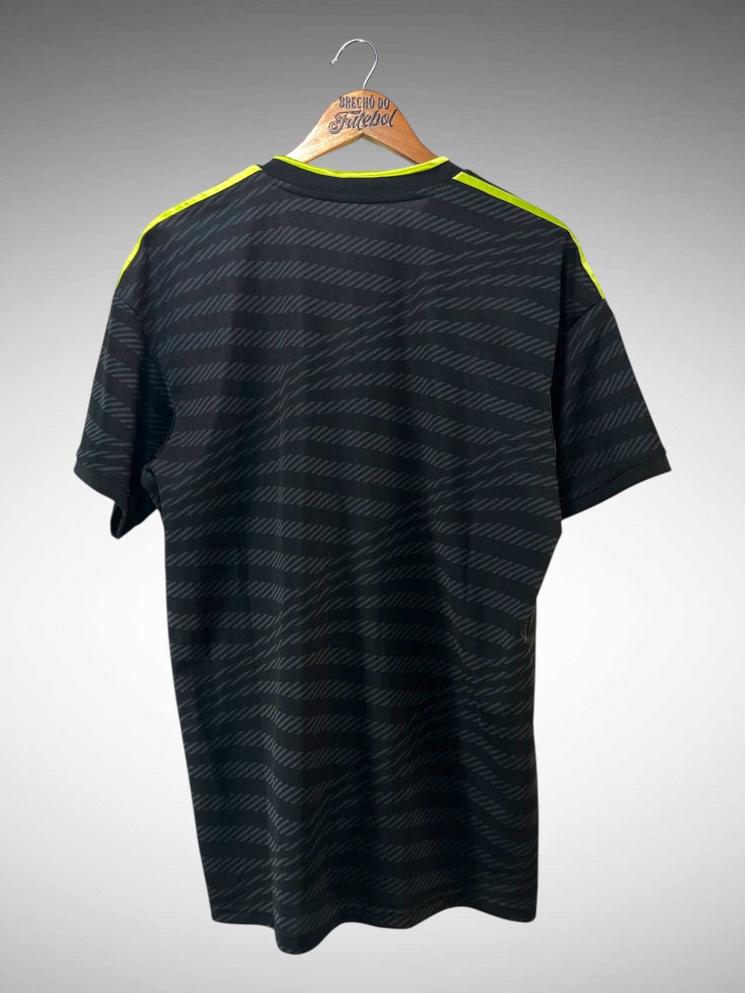 Real Madrid 2022 Terceira Camisa Tam G.