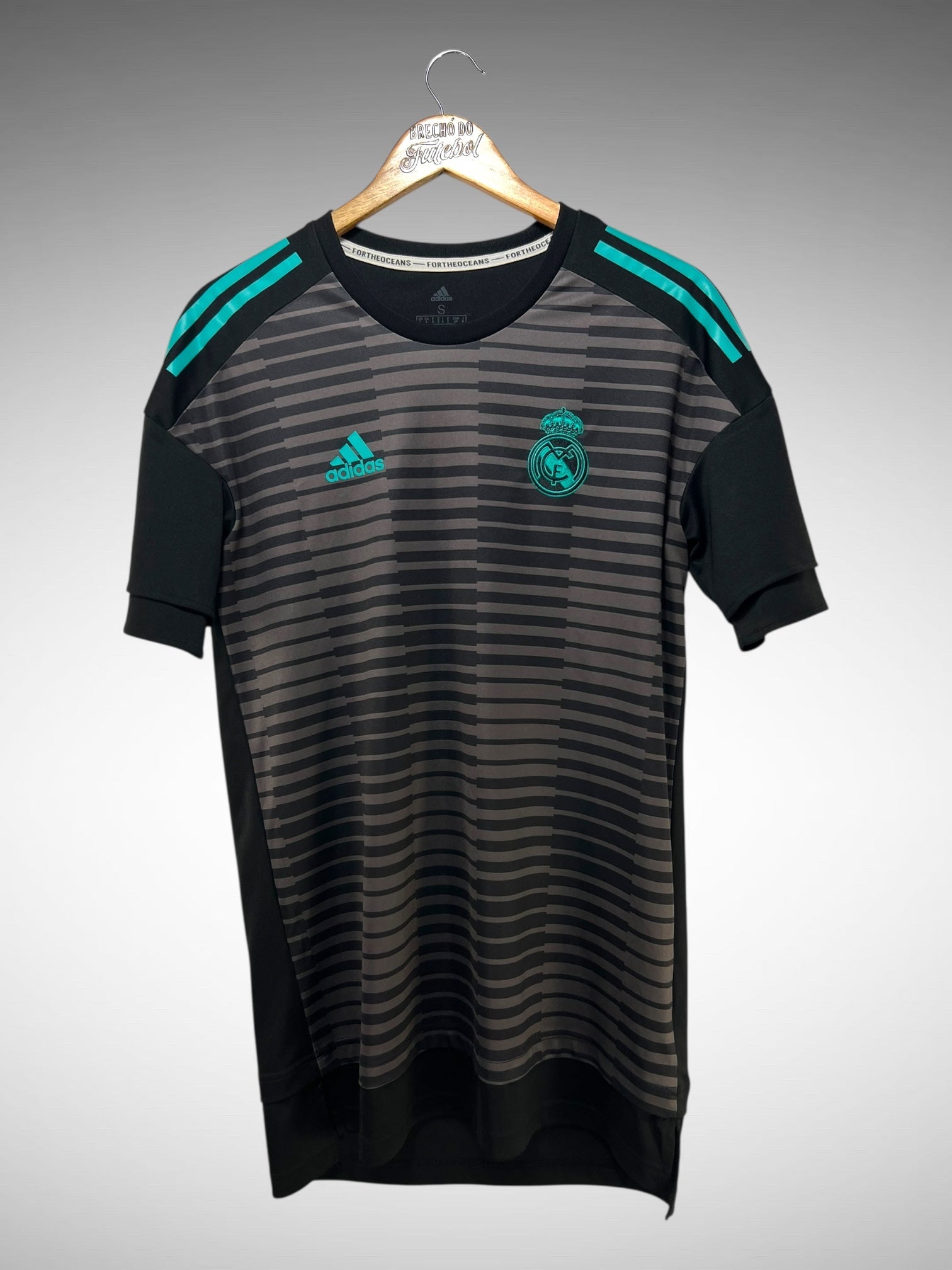 Real Madrid 2017 Camisa de Aquecimento Tam P.