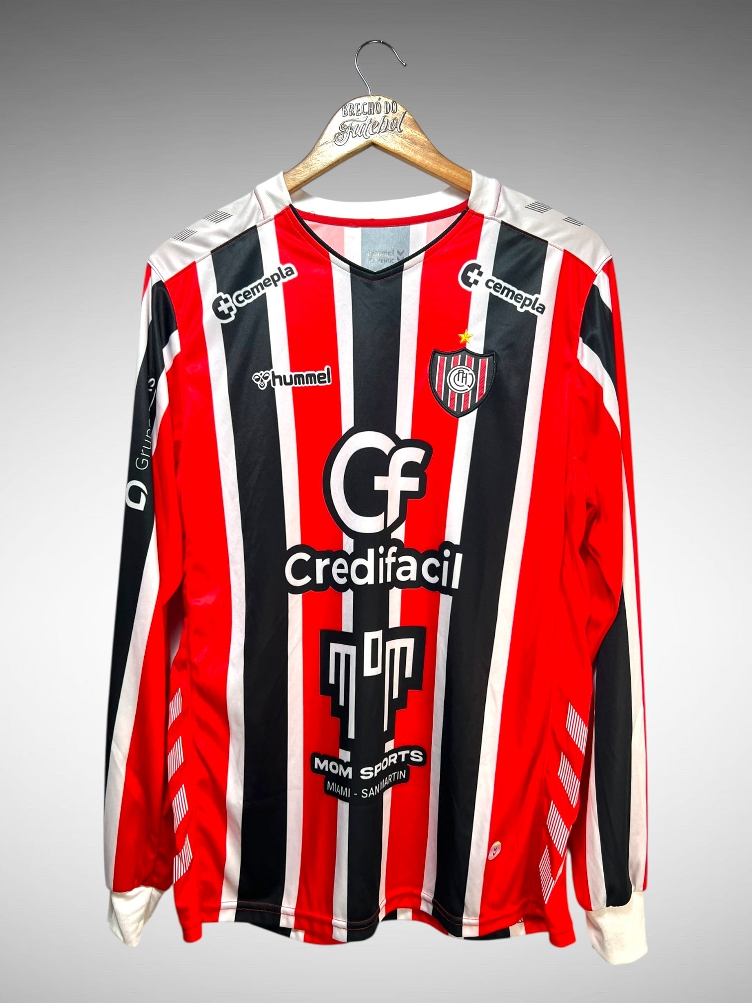 Chacarita Juniors  Primeira Camisa Tam M Mangas Longas.