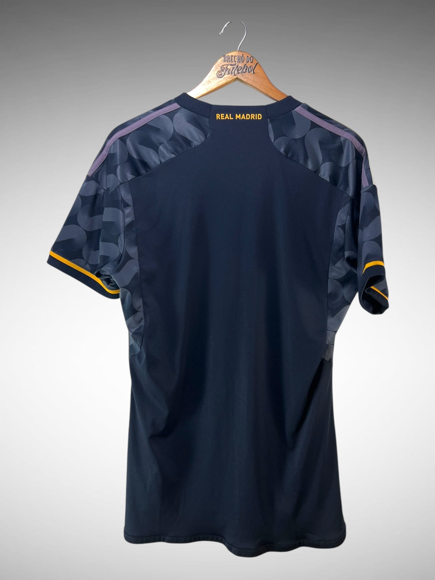 Real Madrid 2023 Terceira Camisa Tam M.