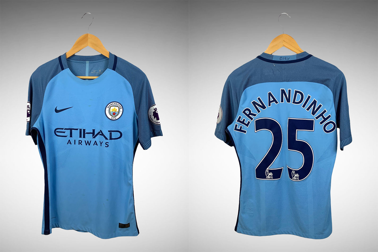 Manchester City 2016 Primeira Camisa Tam M N# 25 Fernandinho.